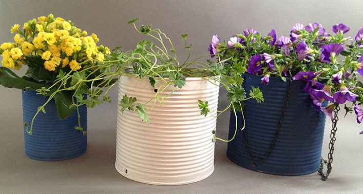 Basteln mit Dosen - DIY-Blumentopf aus Blechdosen - wohncore wohncore